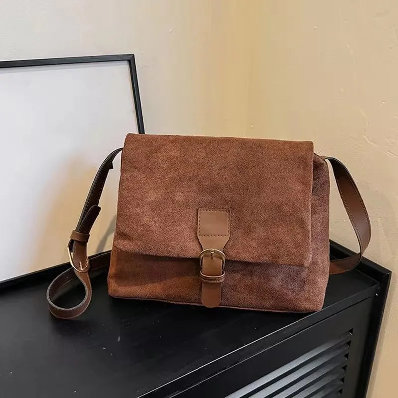 Elle | Vintage suede shoulder bag